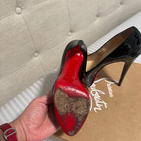 Christian Louboutin - Picture 7 of 10
